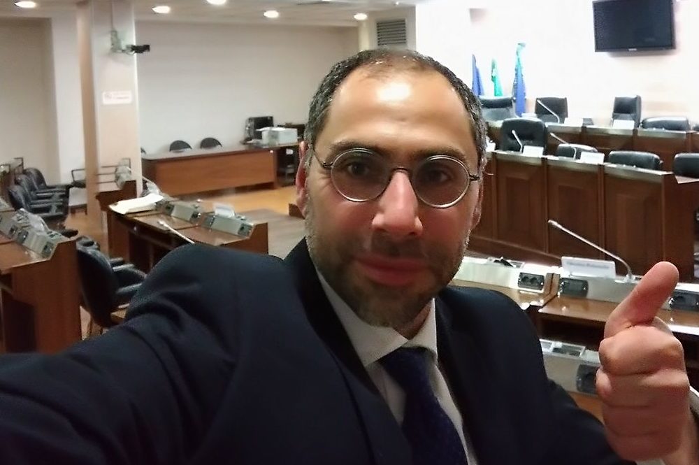 Piero Lacorazza coinvolto in un incidente stradale: contusioni varie e una costola rotta