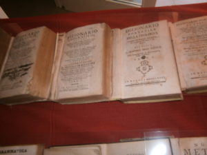 alcuni dei libri consevati nella Biblioteca Parrocchiale San Nicola