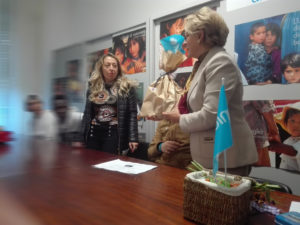 Angela Granata e la consegna dei Kit UNICEF