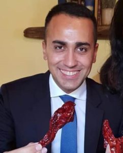 Luigi Di Maio gusta i peperoni cruschi di C'era Una Volta