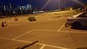 il parcheggio così come si presentava ieri sera